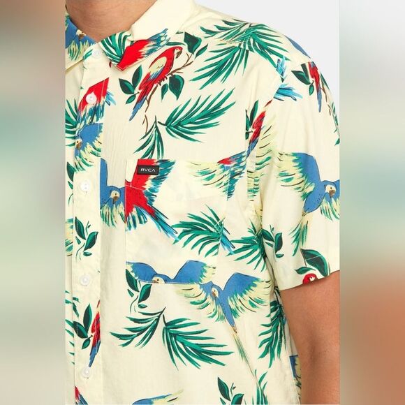 Men's RVCA Short Sleeve Hawaiian Shirt Pandemonium Parrots Button Down - Picture 1 of 10